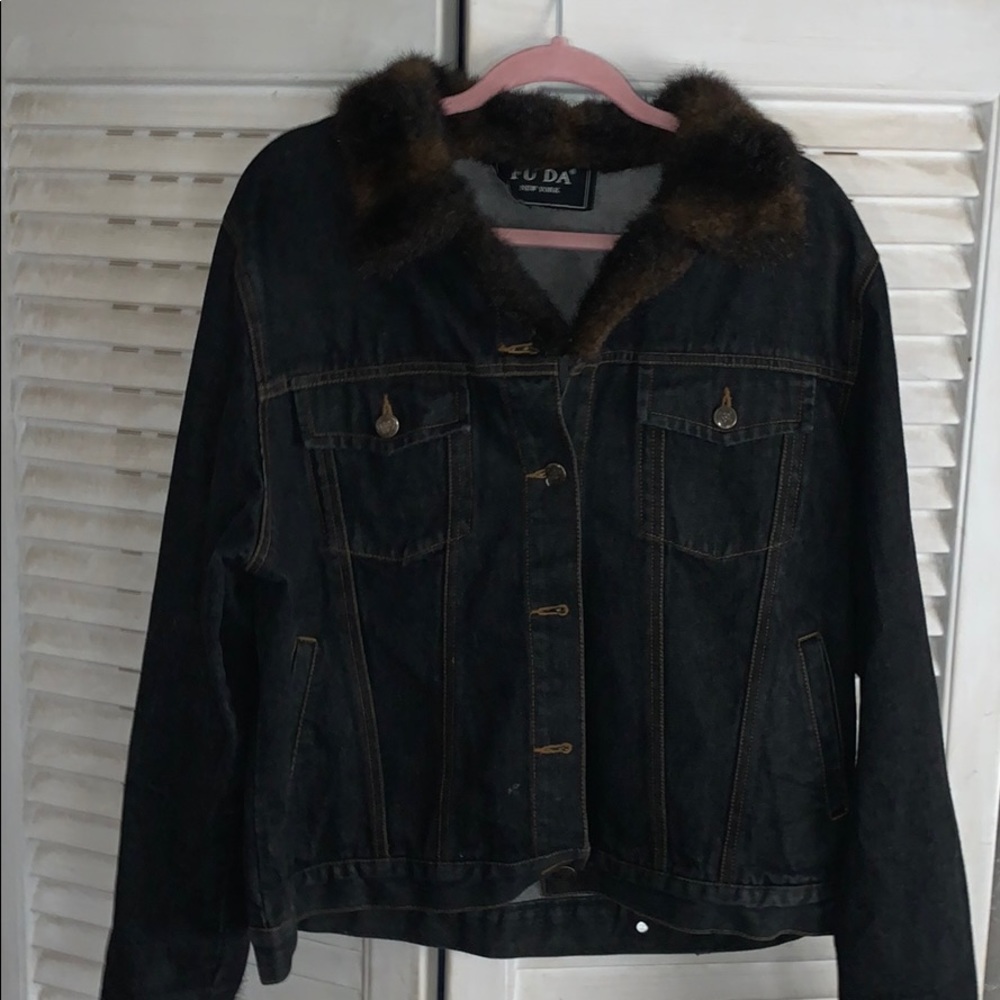 Jean jacket with faux fur collar. Good quality!